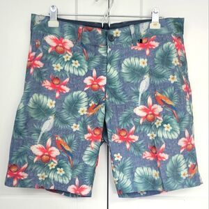 V46 golf shorts size 34